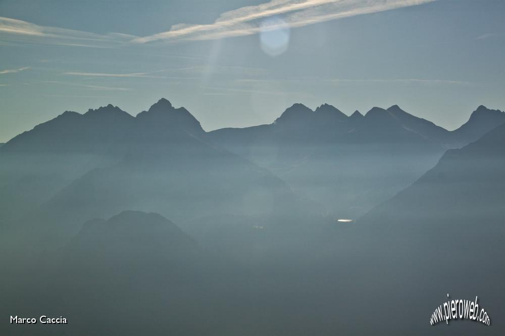 07_Monti della conca Gemelli e riflesso nel Lago Casere.JPG